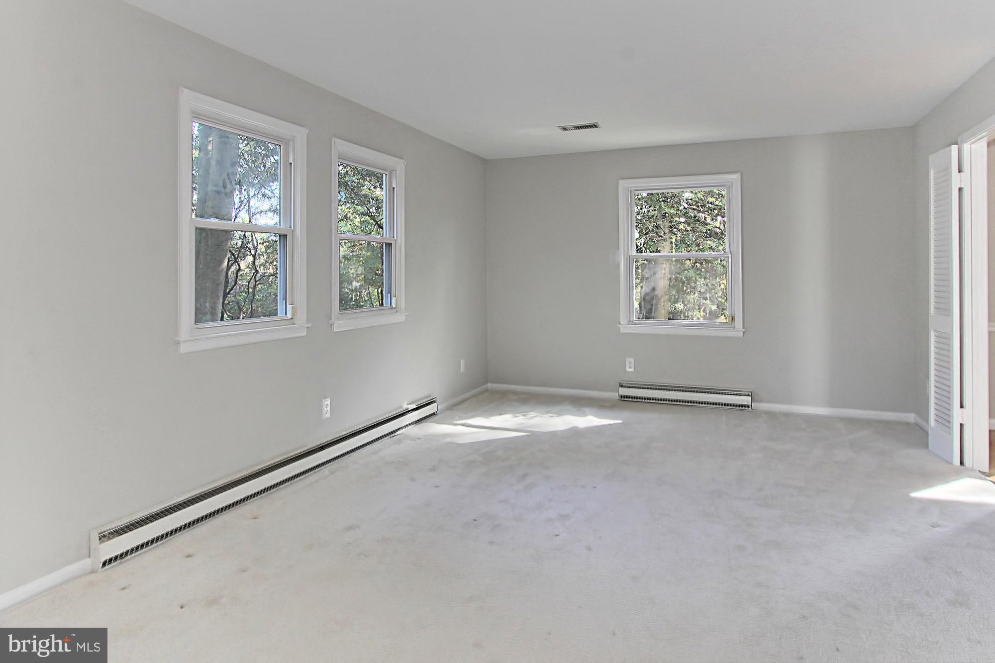 526 Utterback Store Road Great Falls, VA 22066 - Photo 15 of 63 Living Room