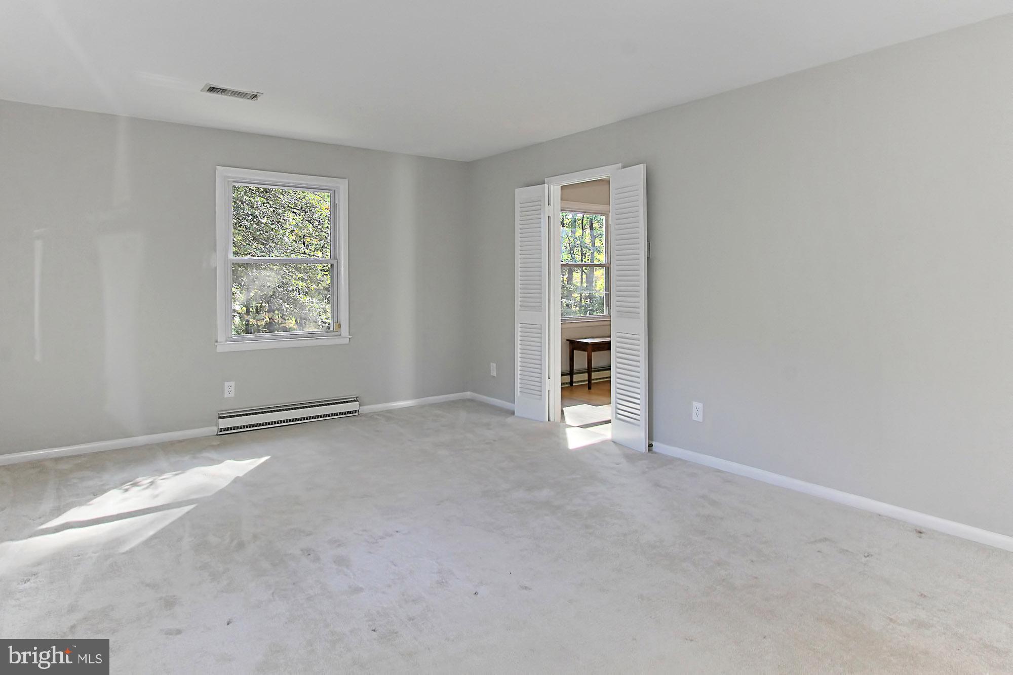 526 Utterback Store Road Great Falls, VA 22066 - Photo 16 of 63 Living Room