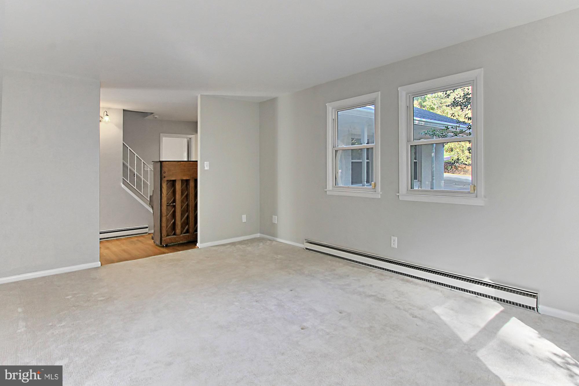526 Utterback Store Road Great Falls, VA 22066 - Photo 18 of 63 Living Room