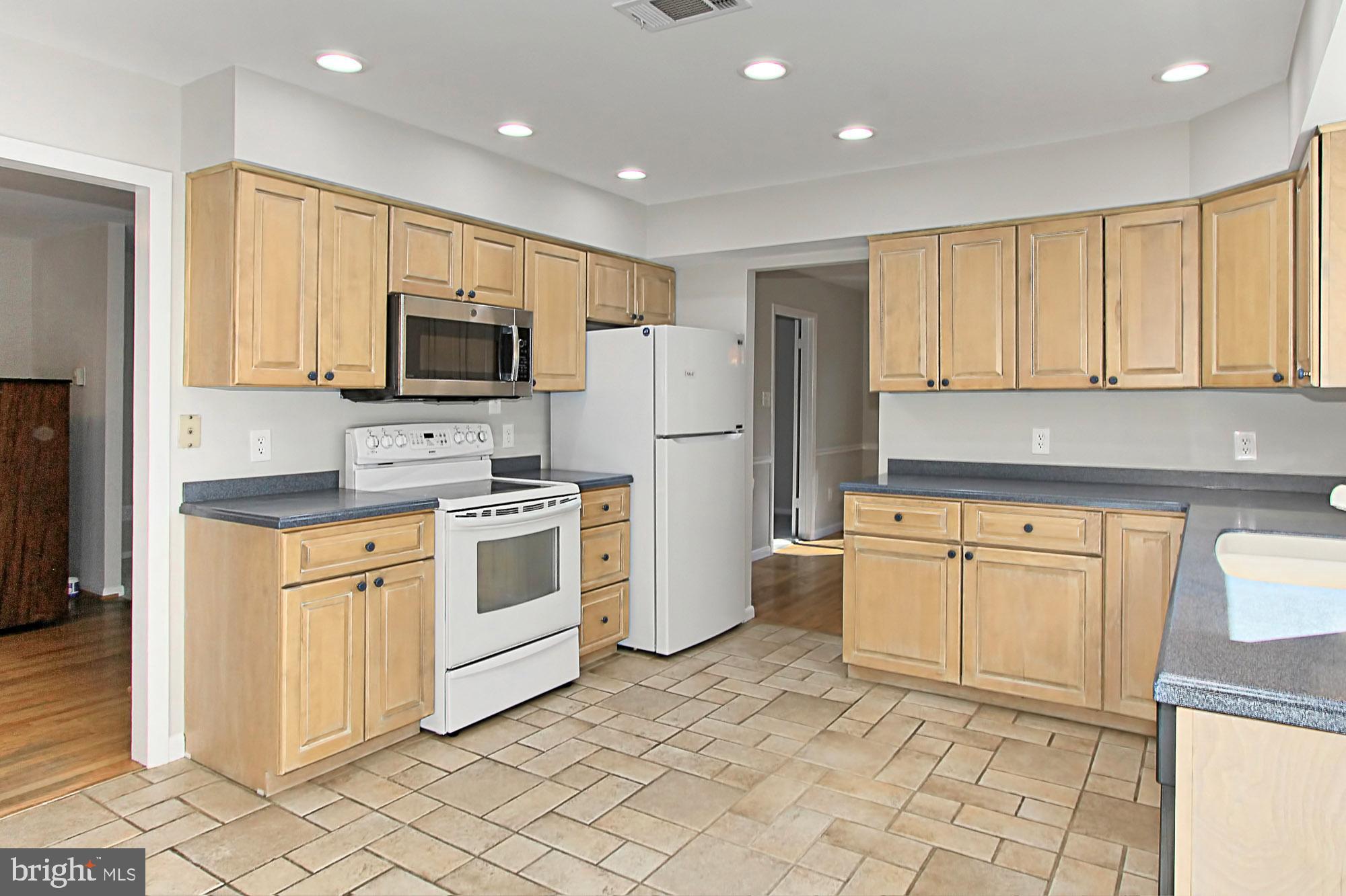 526 Utterback Store Road Great Falls, VA 22066 - Photo 23 of 63 Kitchen