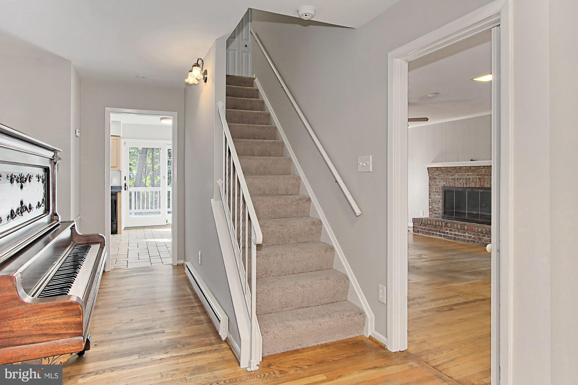 526 Utterback Store Road Great Falls, VA 22066 - Photo 7 of 63 Foyer