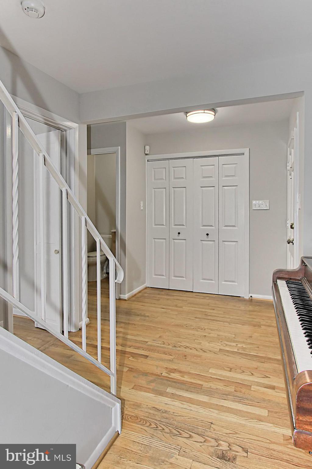 526 Utterback Store Road Great Falls, VA 22066 - Photo 8 of 63 Foyer