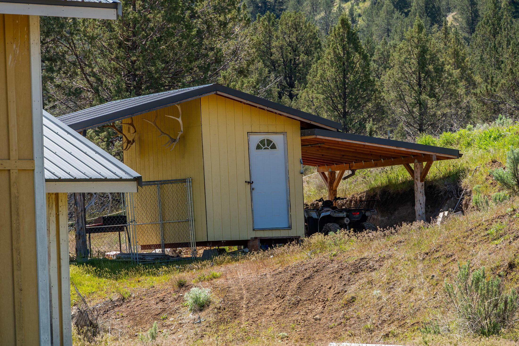 40252 Rudio Road Kimberly, OR 97848 - Photo 23 of 34 a view of a backyard with a cabin