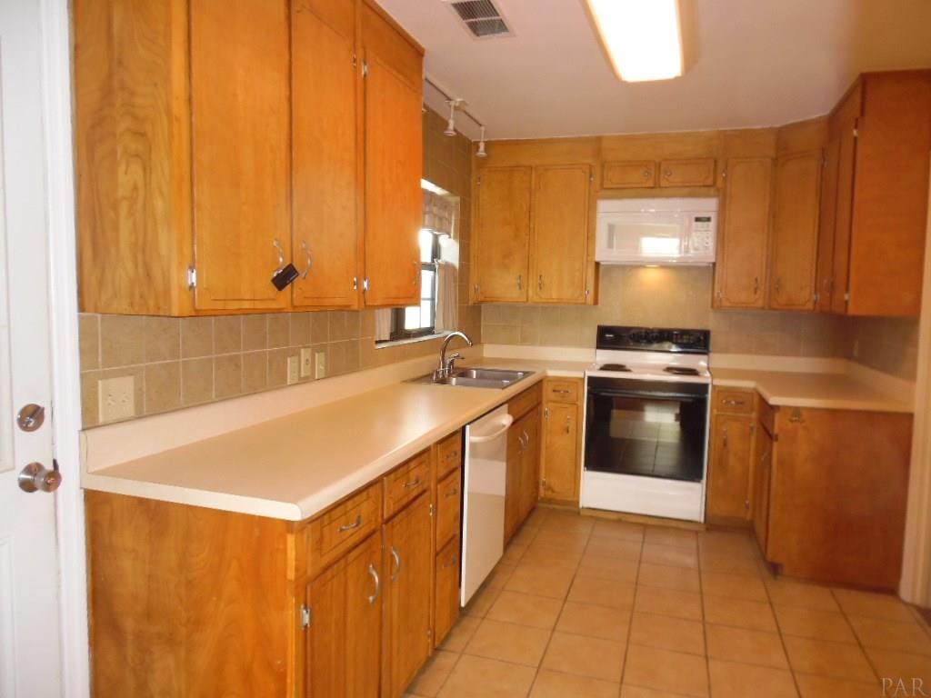 10 Sullivan Road Pensacola, FL 32507 - Photo 11 of 43