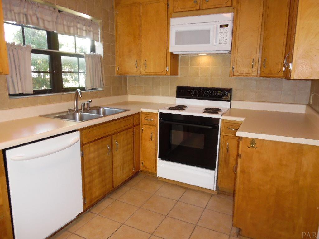 10 Sullivan Road Pensacola, FL 32507 - Photo 15 of 43