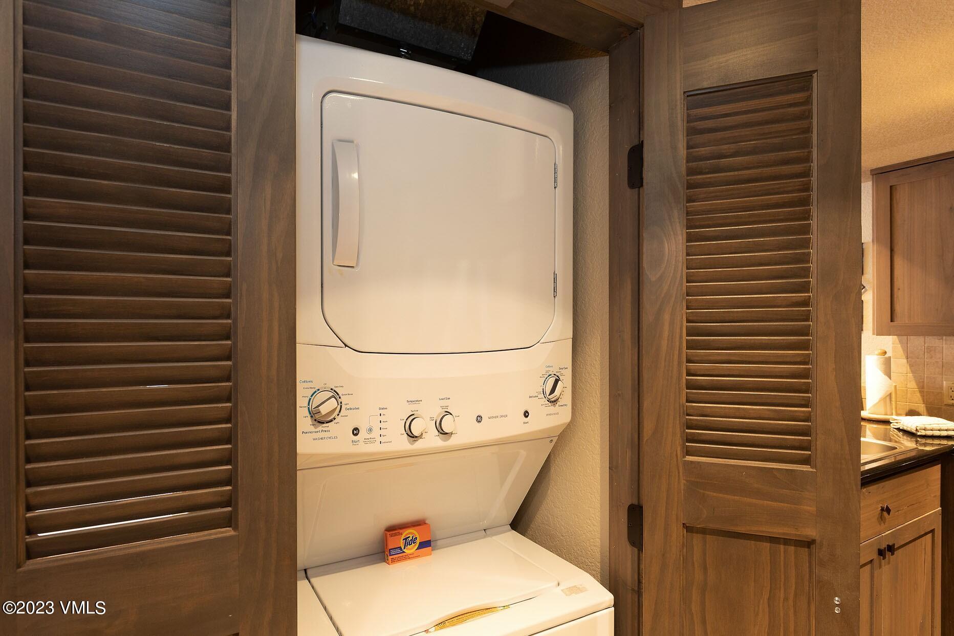 210 Offerson Road, Unit R121 WEEK 4 Beaver Creek, CO 81620 - Photo 18 of 23 a bathroom with a toilet and a shower