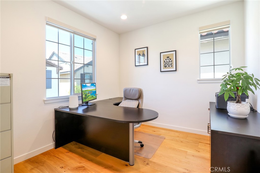 981 Rodeo Road Pomona, CA 91766 - Photo 32 of 47 a dining room with table and chair