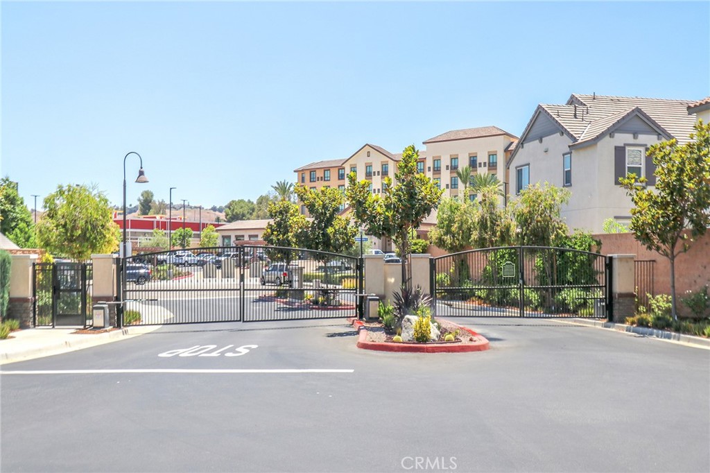 981 Rodeo Road Pomona, CA 91766 - Photo 46 of 47 a view of a city