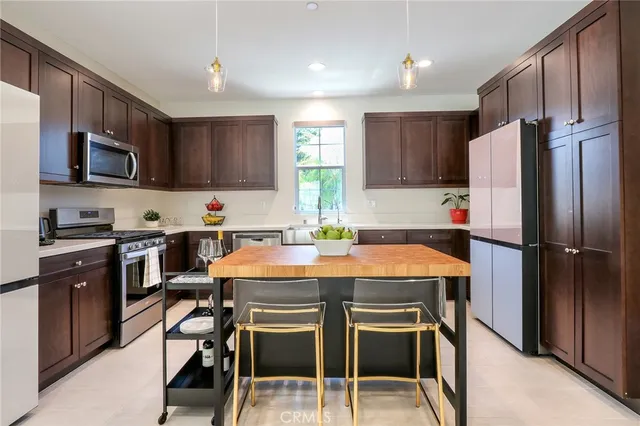 $918,000 | 981 Rodeo Road, Pomona, CA 91766