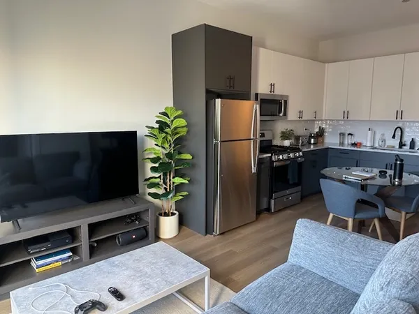 $2,549 | 3204 North Clifton Avenue, Unit 207, Chicago, IL 60657