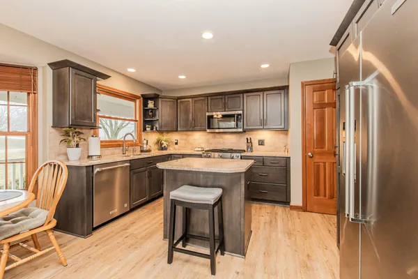 $719,900 | 9055 Yorkshire Drive, Saline, MI 48176