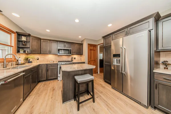 $719,900 | 9055 Yorkshire Drive, Saline, MI 48176