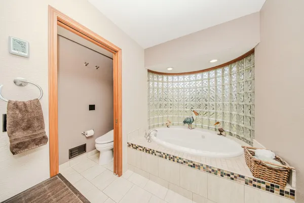 $719,900 | 9055 Yorkshire Drive, Saline, MI 48176
