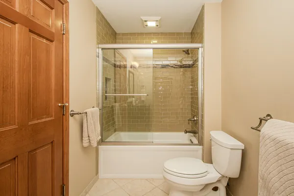 $719,900 | 9055 Yorkshire Drive, Saline, MI 48176