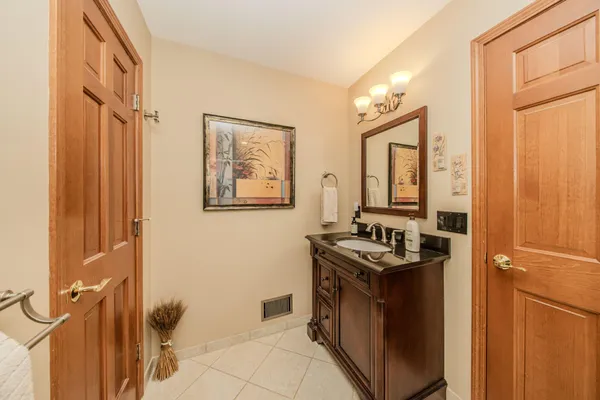 $719,900 | 9055 Yorkshire Drive, Saline, MI 48176