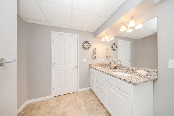 $719,900 | 9055 Yorkshire Drive, Saline, MI 48176