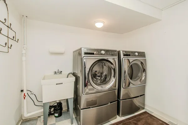 $719,900 | 9055 Yorkshire Drive, Saline, MI 48176