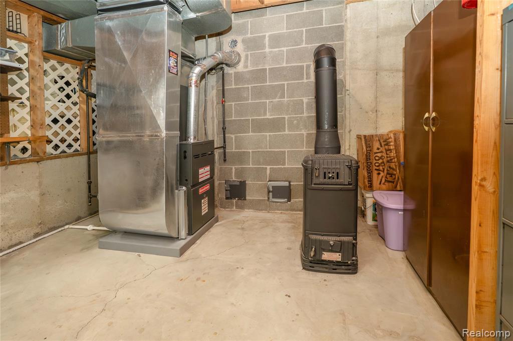 2725 Cooley Lake Road Highland, MI 48356 - Photo 49 of 63