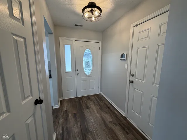 $229,000 | 923 North Mill Run Boulevard, Greenfield, IN 46140