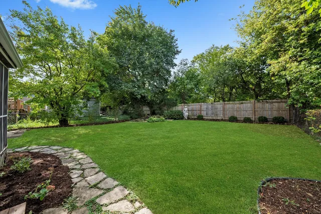 a view of a yard with a street