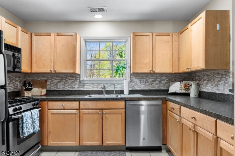 30 Federal Hill Road, Unit 13 Pompton Lakes, NJ 07442 - Photo 5 of 27