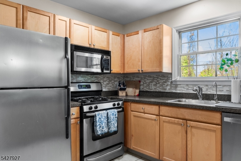 30 Federal Hill Road, Unit 13 Pompton Lakes, NJ 07442 - Photo 7 of 27
