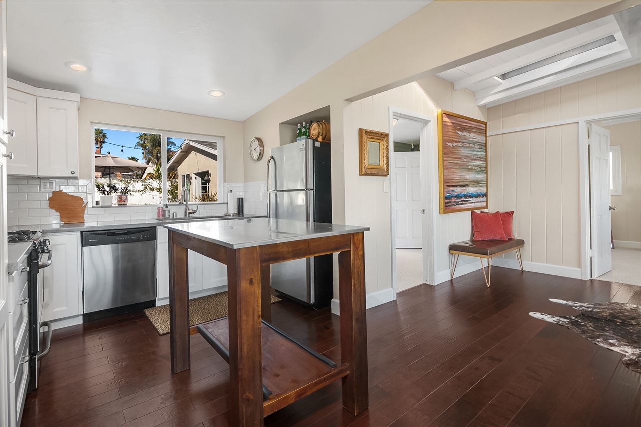 852 Melba Road Encinitas, CA 92024 - Photo 4 of 25 Gallery Image 4