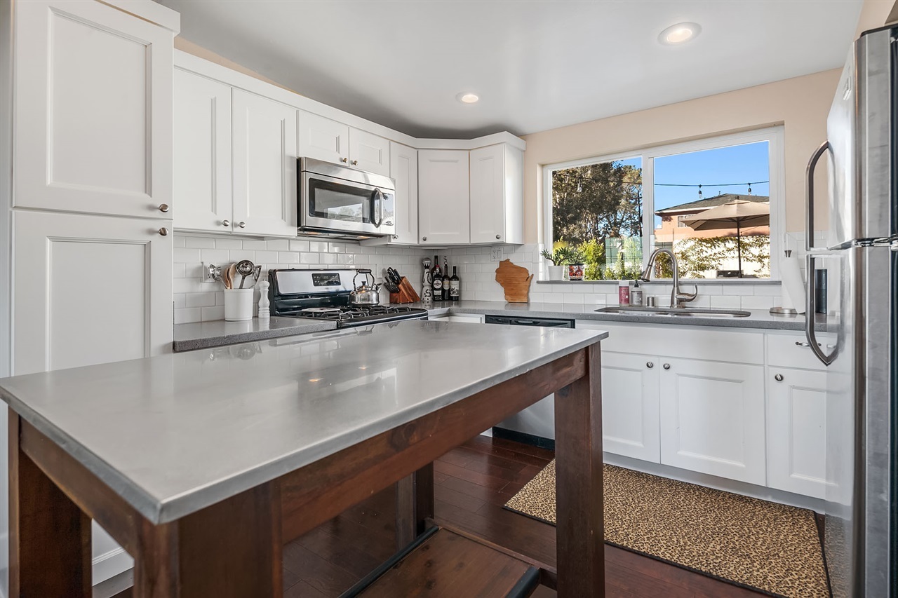 852 Melba Road Encinitas, CA 92024 - Photo 5 of 25 Gallery Image 5