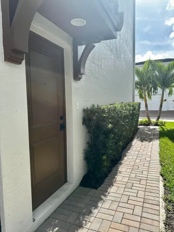 $2,200 | 5032 Grandiflora Road, Palm Beach Gardens, FL 33418