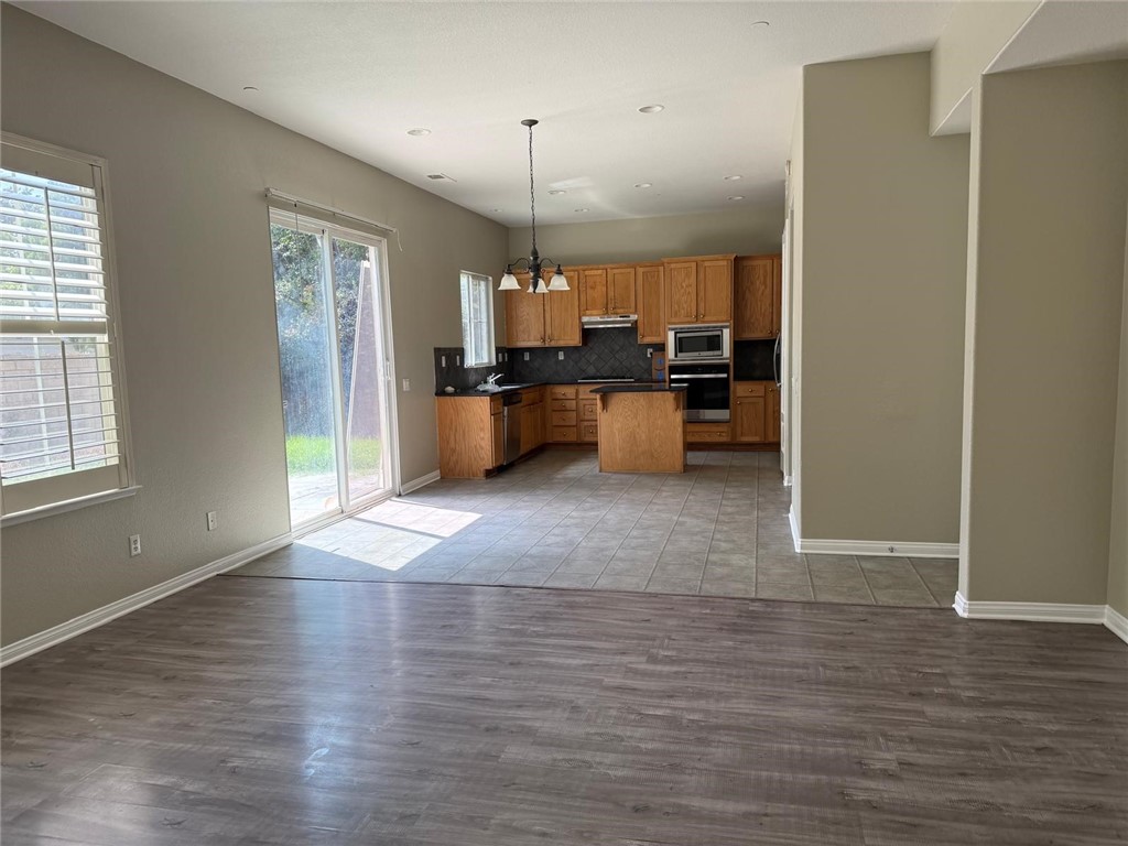 1742 Edmon Way Riverside, CA 92501 - Photo 3 of 23 Gallery Image 3