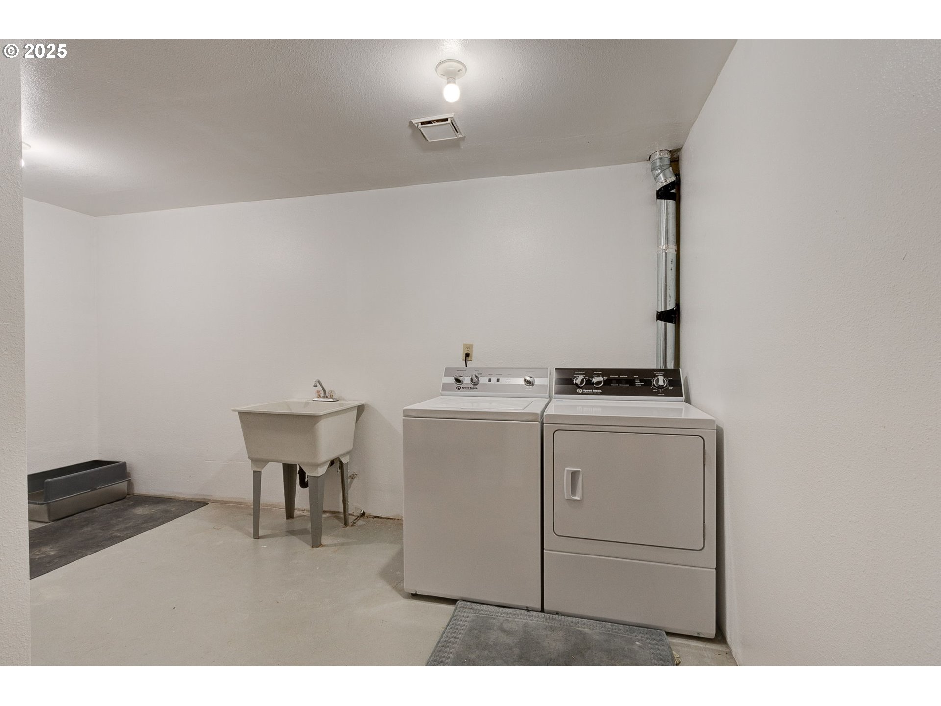 43907 Northeast Columbia Tie Road Amboy, WA 98601 - Photo 24 of 42 a utility room with dryer and washer