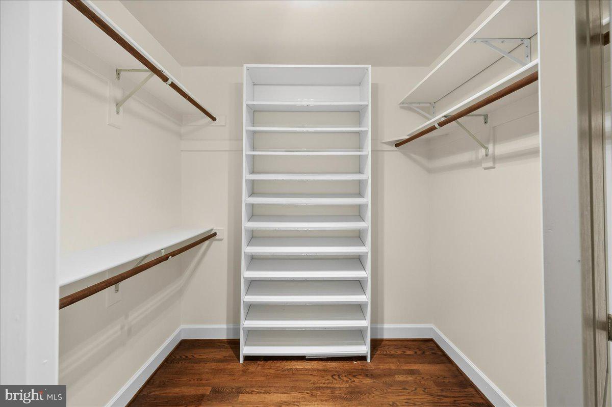 6612 Colchester Road Clifton, VA 20124 - Photo 38 of 93 Dual walk in closets with closet system