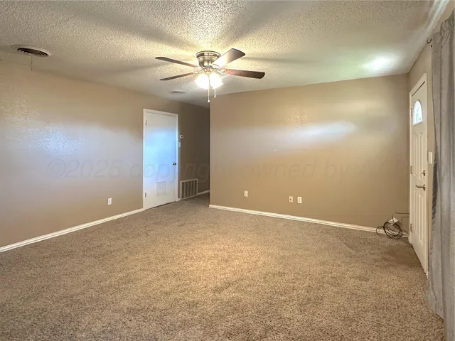 en view of an empty room