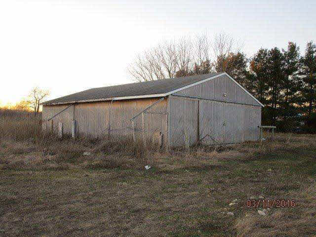 9409 White Road Linden, MI 48451 - Photo 6 of 20 21116132-5.JPG
