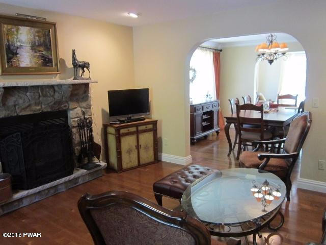 118 Perch Road Lackawaxen, PA 18435 - Photo 8 of 29 7 LIVING ROOM W-DINNING ROOM