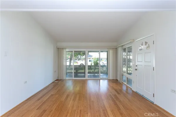 $349,900 | 1180 Oakmont Road, Unit 51H, Seal Beach, CA 90740