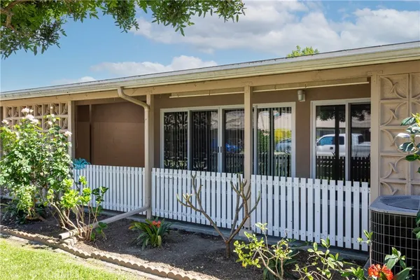 $349,900 | 1180 Oakmont Road, Unit 51H, Seal Beach, CA 90740