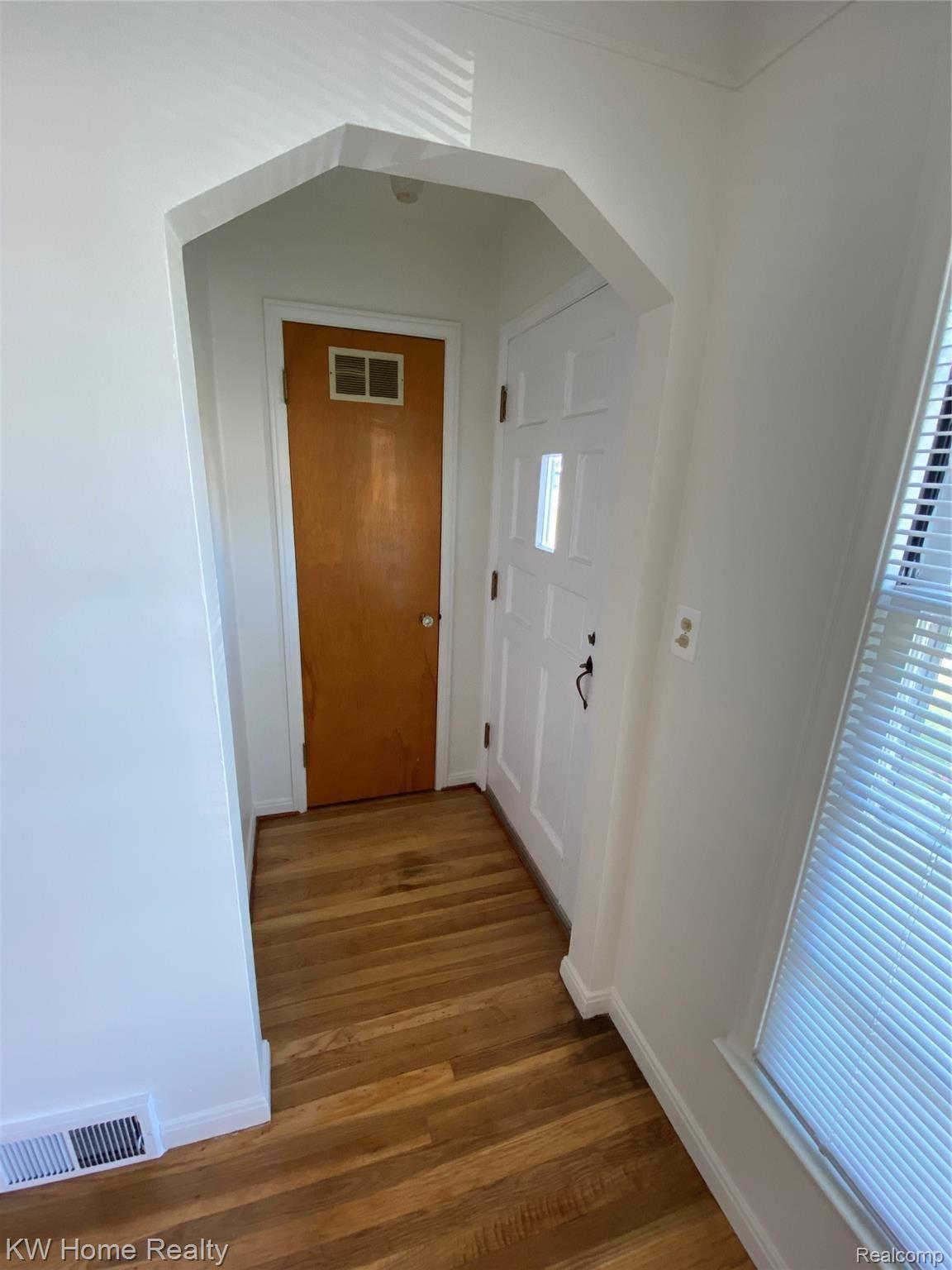 11304 Inkster Road Redford, MI 48239 - Photo 11 of 62 Arched front door way with coat closet.