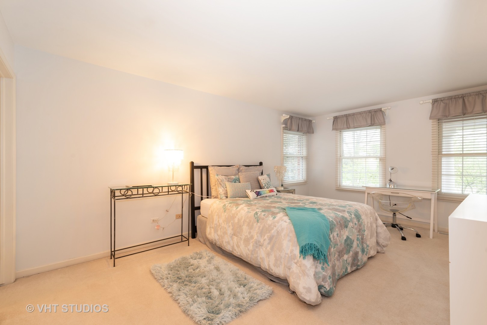 421 Ridge Lane Lake In The Hills, IL 60156 - Photo 12 of 16