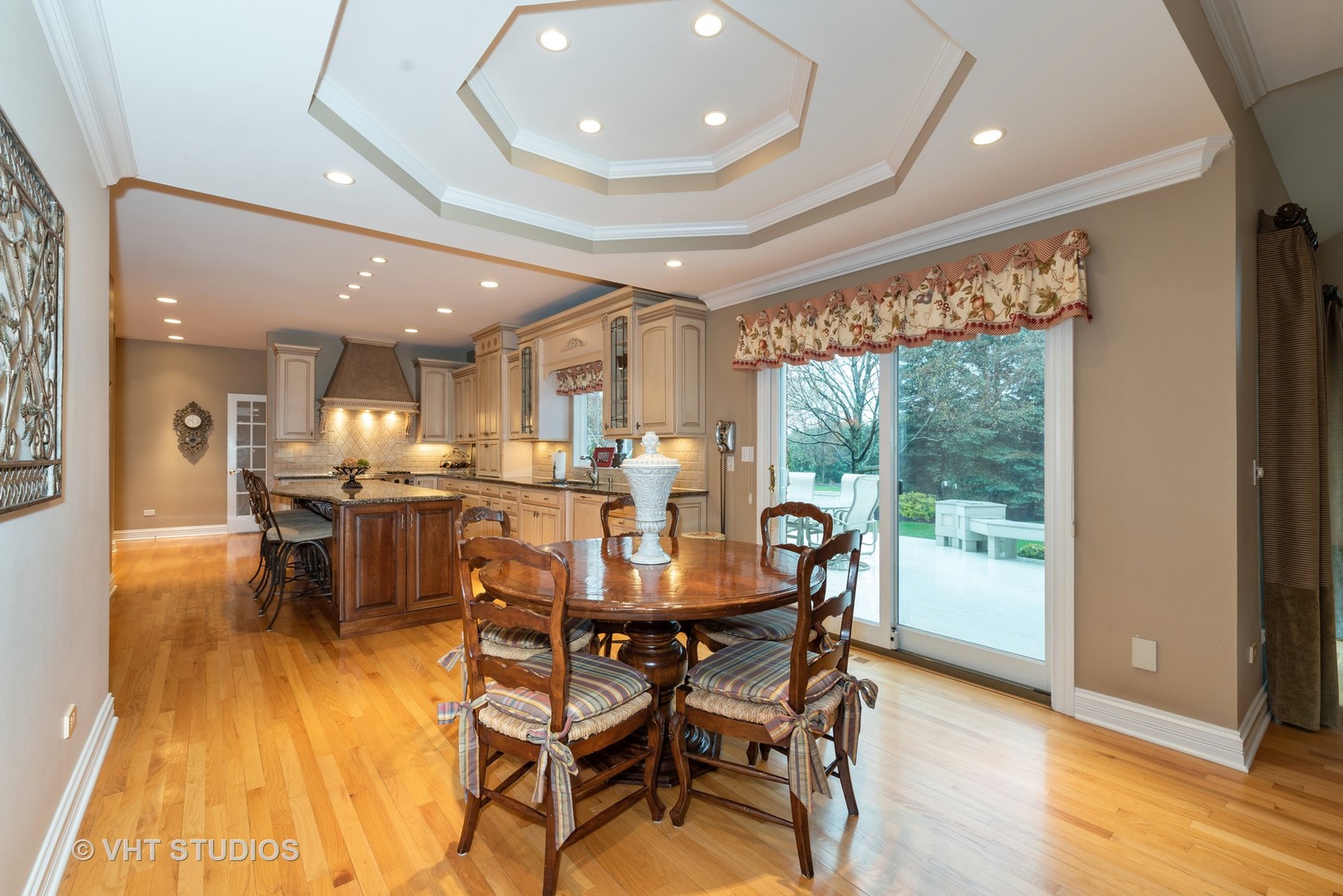 421 Ridge Lane Lake In The Hills, IL 60156 - Photo 4 of 16