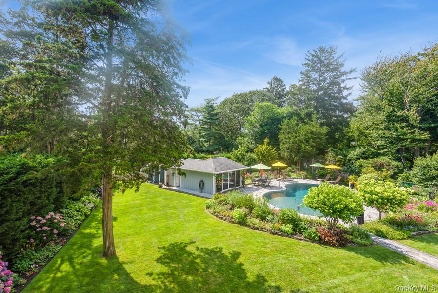 330 Private Road East Patchogue, NY 11772 - Photo 5 of 42