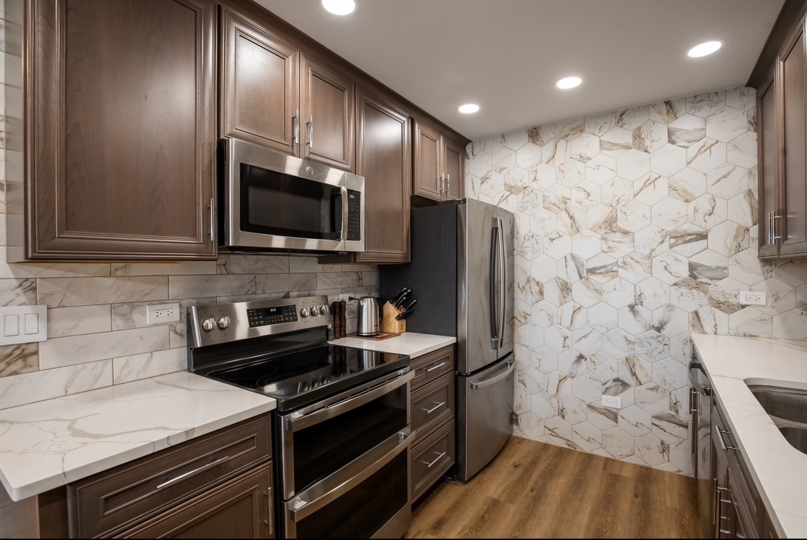 453 Raintree Drive, Unit 3P Glen Ellyn, IL 60137 - Photo 3 of 13 Gallery Image 3
