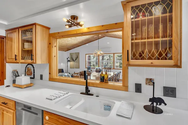 $850,000 | 54370 Pine Crest Avenue, Idyllwild, CA 92549