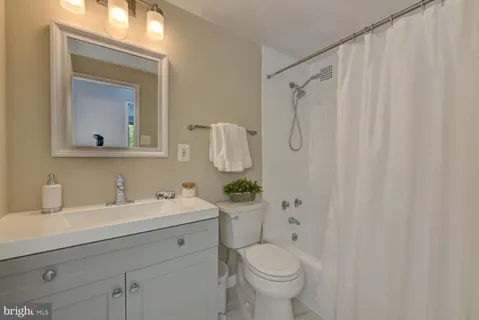 $349,900 | 4141 North Henderson Road, Unit 217, Arlington, VA 22203