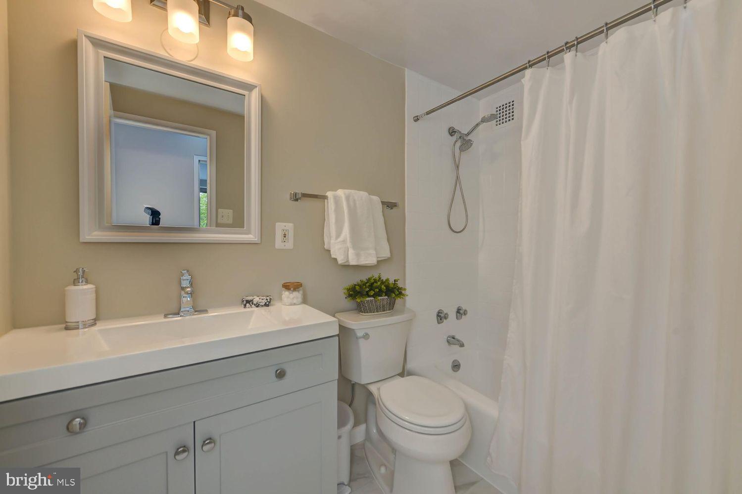 4141 North Henderson Road, Unit 217 Arlington, VA 22203 - Photo 17 of 20
