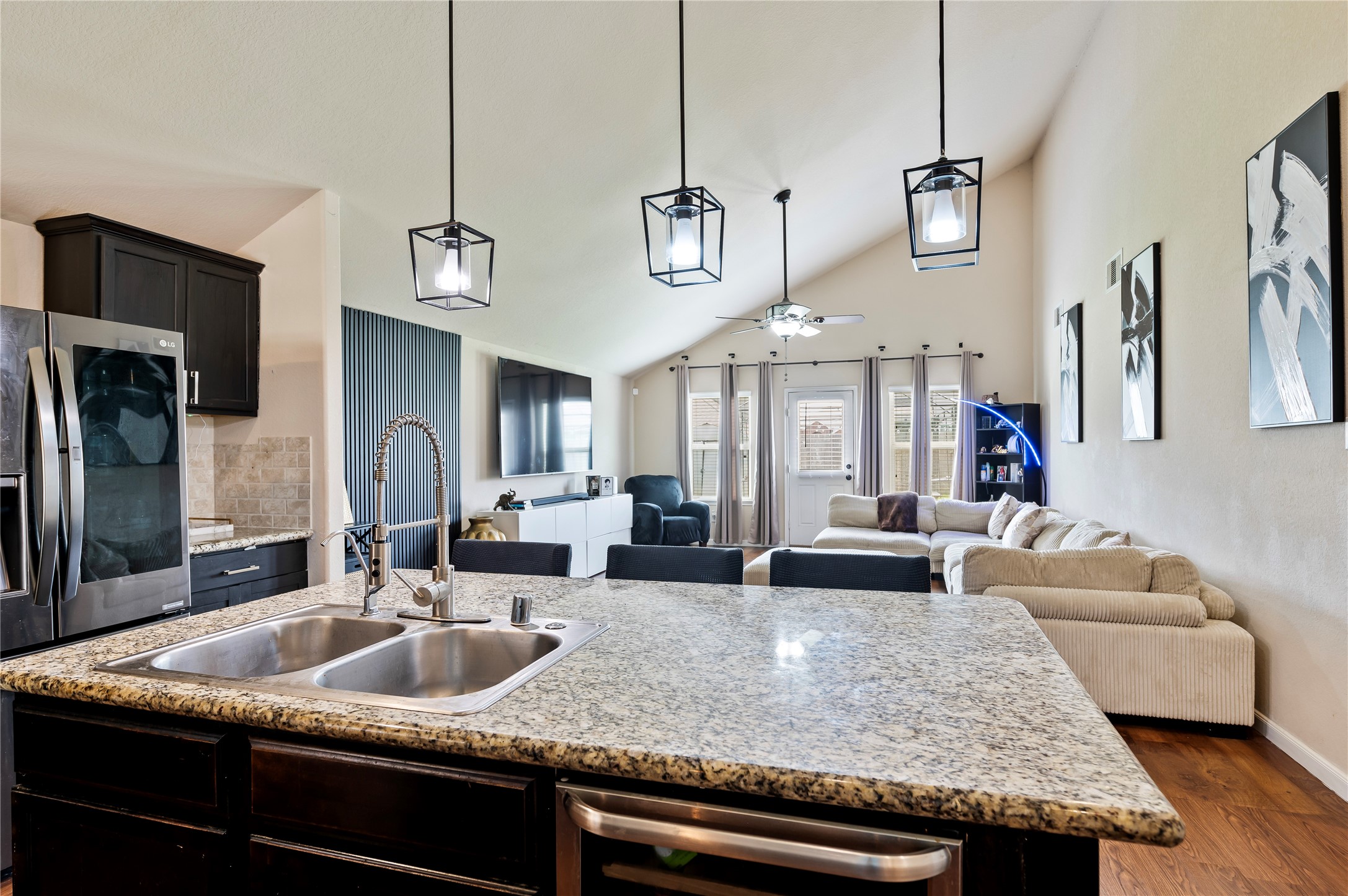 9906 Bezeled Cir Lane Rosharon, TX 77583 - Photo 8 of 26