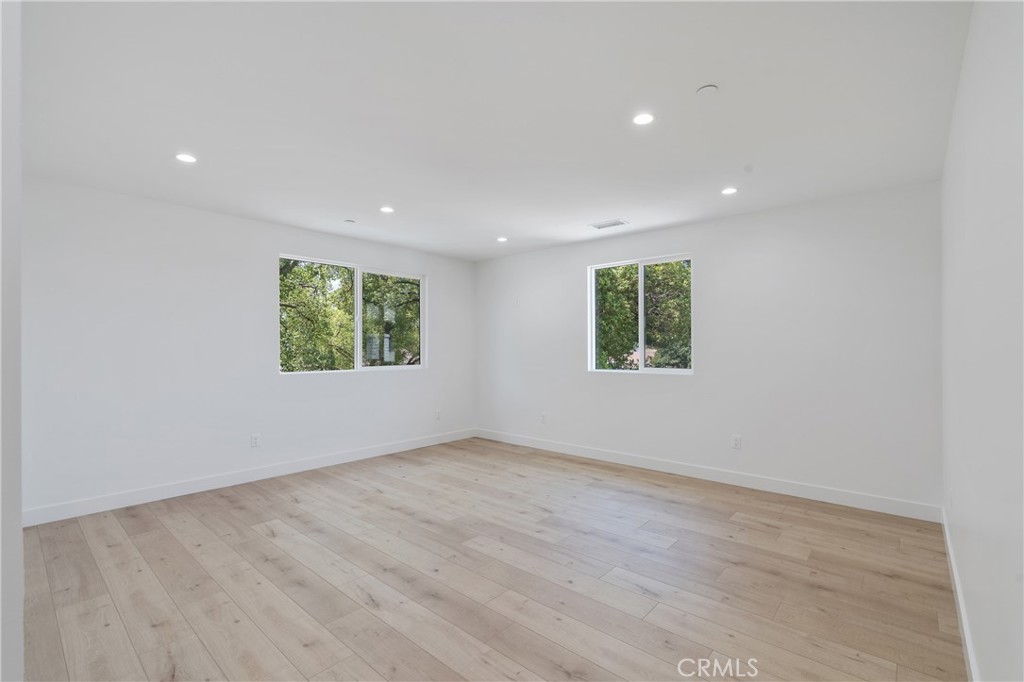 7435 Ranchito Avenue Van Nuys, CA 91405 - Photo 7 of 16 an empty room with a window