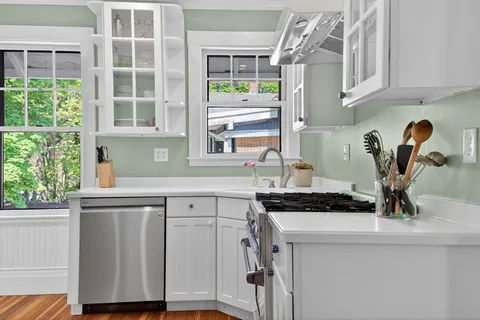 $799,000 | 15 Kingsboro Park, Unit 2, Boston, MA 02130