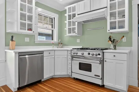 $799,000 | 15 Kingsboro Park, Unit 2, Boston, MA 02130
