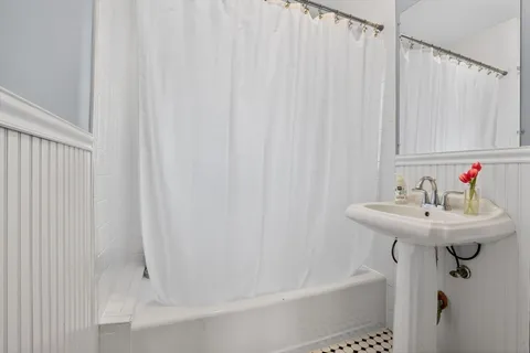$799,000 | 15 Kingsboro Park, Unit 2, Boston, MA 02130
